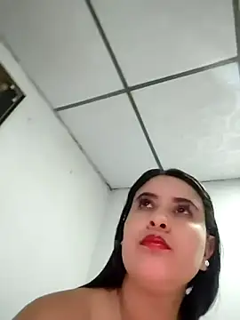 Snapshot of mialorents chatting on October 7, 10:58 pm mialorents online show from October 7, 10:58 pm