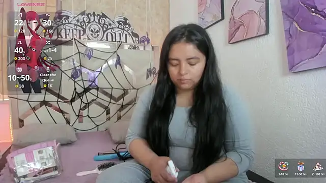 Snapshot of EmilyBrownn_ chatting on November 1, 6:45 pm EmilyBrownn online show from November 1, 6:45 pm