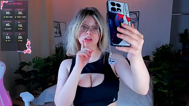 Daine Pastry online show from September 24, 1:32 pm