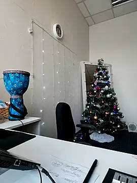 Juicy PeachLux online show from December 17, 6:50 am