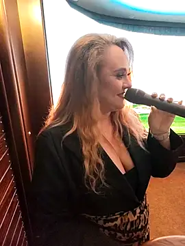 Juicy PeachLux online show from October 25, 3:41 pm