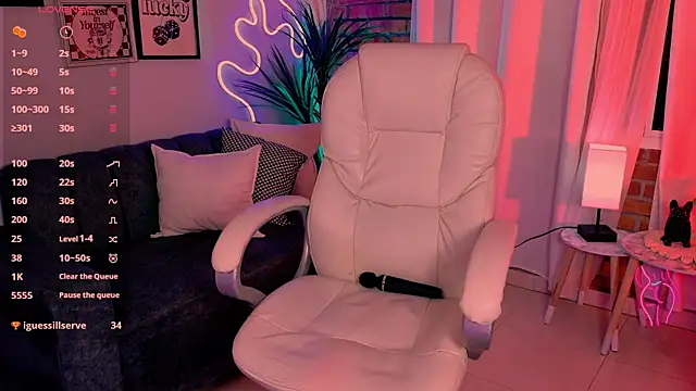 Snapshot of beautifulchleo chatting on October 17, 2:15 am beautifulchleo online show from October 17, 2:15 am