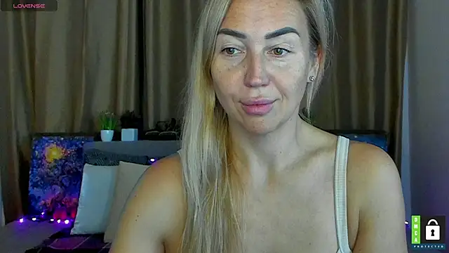 Kiss julli88I online show from October 22, 5:23 am