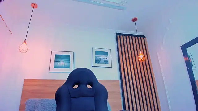 MaddyCrofft online show from October 1, 12:10 pm