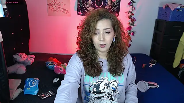 Luz delunaa online show from April 21, 1:20 am