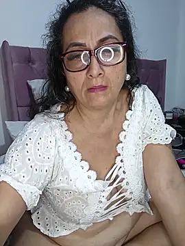 AlessandraLeroy online show from February 3, 2:53 am