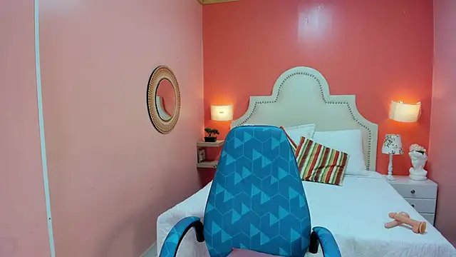 Sophie Grays  online show from October 6, 7:29 pm