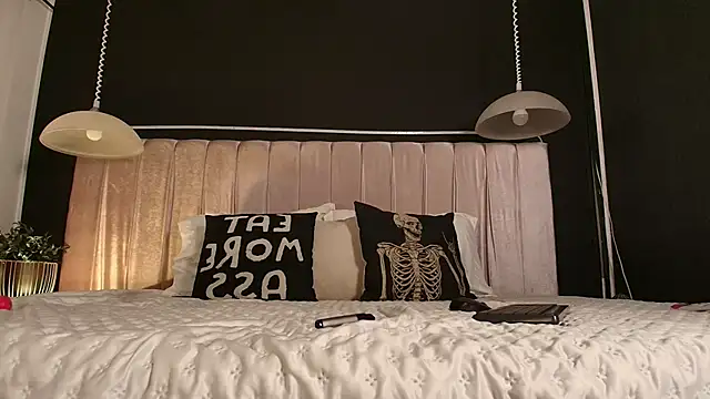 Snapshot of Zhally_Dee chatting on October 11, 8:22 pm Zhally Dee online show from October 11, 8:22 pm