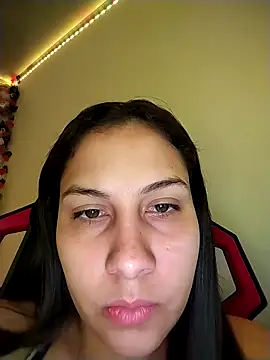 esmeralda jadees online show from April 13, 9:26 pm