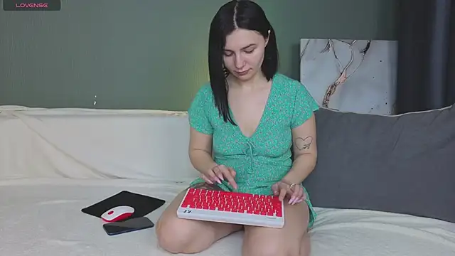 Charlotte Woods online show from October 11, 4:28 am