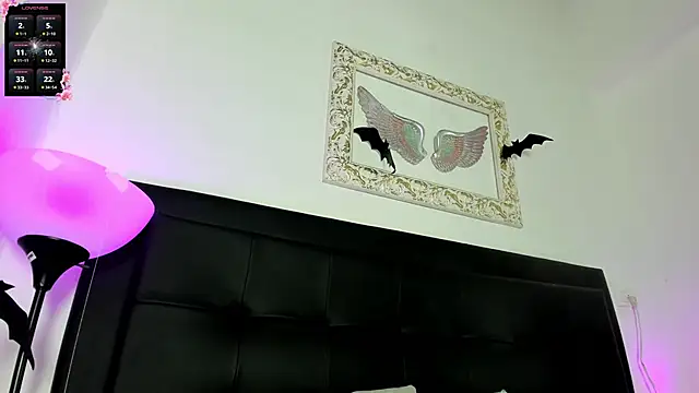 Snapshot of Lola_Blondie chatting on October 24, 12:23 pm Lola Blondie online show from October 24, 12:23 pm