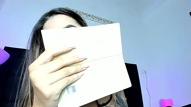 Snapshot of Lola_Blondie chatting on October 4, 1:06 pm Lola Blondie online show from October 4, 1:06 pm