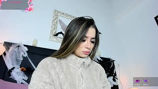 Snapshot of Lola_Blondie chatting on October 10, 12:43 pm Lola Blondie online show from October 10, 12:43 pm