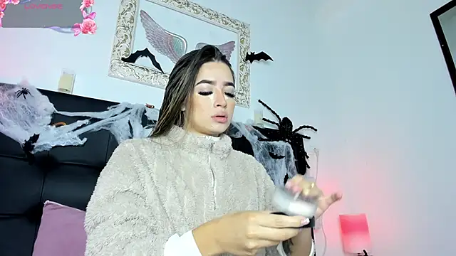 Snapshot of Lola_Blondie chatting on October 9, 12:42 pm Lola Blondie online show from October 9, 12:42 pm