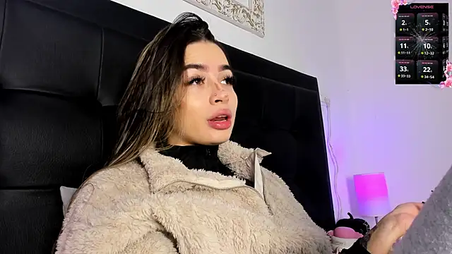 Snapshot of Lola_Blondie chatting on October 15, 12:41 pm Lola Blondie online show from October 15, 12:41 pm