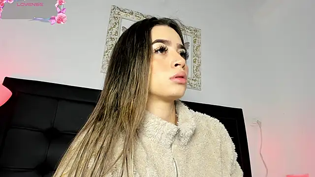 Snapshot of Lola_Blondie chatting on October 1, 12:54 pm Lola Blondie online show from October 1, 12:54 pm