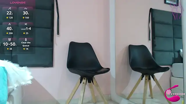 Snapshot of SophiaQueens chatting on October 4, 8:35 pm SophiaQueens online show from October 4, 8:35 pm