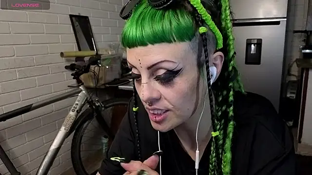 Snapshot of freyaa_sorcerees chatting on October 14, 1:30 am freyaa sorcerees online show from October 14, 1:30 am