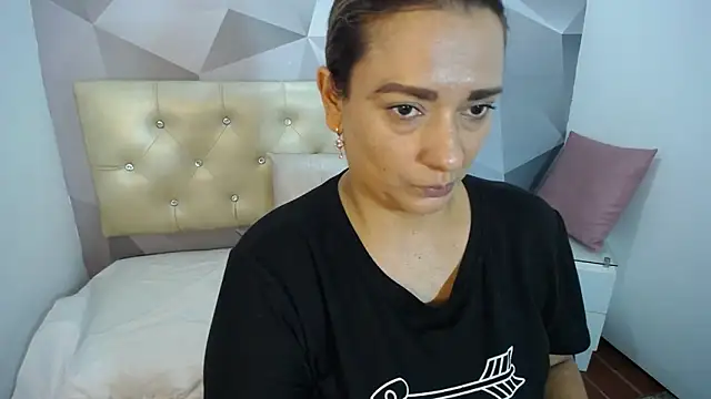 Snapshot of Milf-Prettyboobs chatting on October 27, 11:06 am Milf-Prettyboobs online show from October 27, 11:06 am