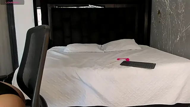 Snapshot of NaomiFrost chatting on October 11, 1:25 pm NaomiFrost online show from October 11, 1:25 pm