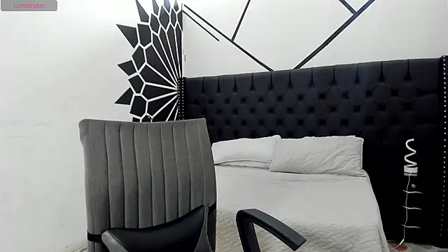 Snapshot of NaomiFrost chatting on October 21, 1:48 pm NaomiFrost online show from October 21, 1:48 pm