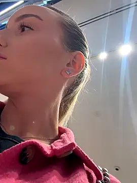 Snapshot of AlexisWhit chatting on November 1, 8:51 am AlexisWhit online show from November 1, 8:51 am