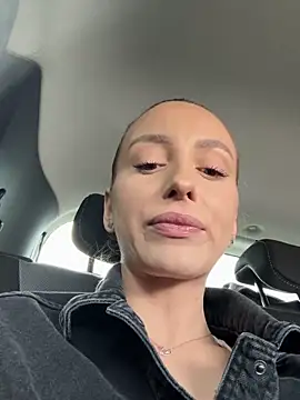 Snapshot of AlexisWhit chatting on September 25, 8:24 am AlexisWhit online show from September 25, 8:24 am