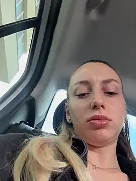 Snapshot of AlexisWhit chatting on October 18, 7:33 am AlexisWhit online show from October 18, 7:33 am