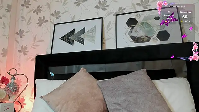 Lilith Thompson online show from September 26, 4:10 am