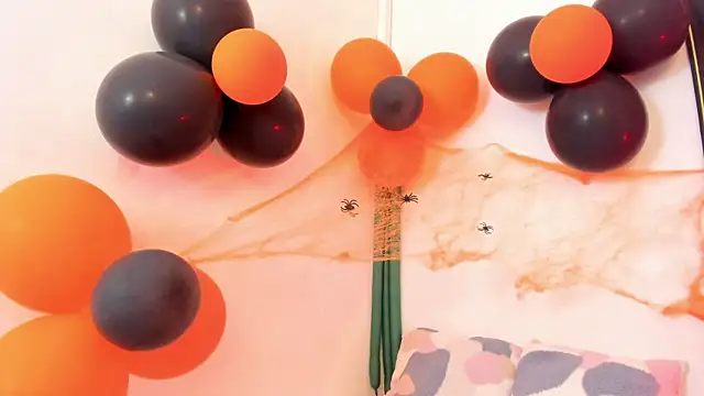 Snapshot of dullce77 chatting on October 30, 8:32 pm dullce77 online show from October 30, 8:32 pm