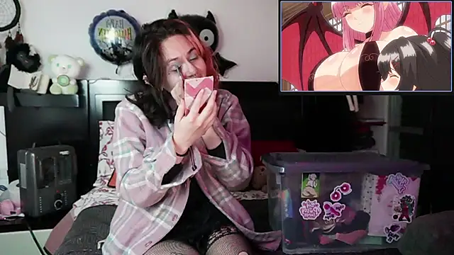 Snapshot of Devil_And_Princess chatting on October 29, 2:05 am Devil And Princess online show from October 29, 2:05 am