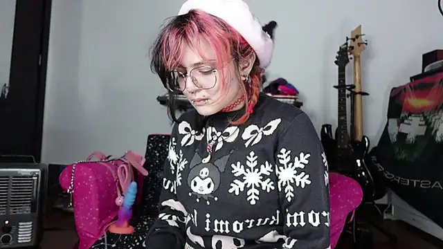 Snapshot of Devil_And_Princess chatting on September 9, 8:19 pm Devil And Princess online show from September 9, 8:19 pm