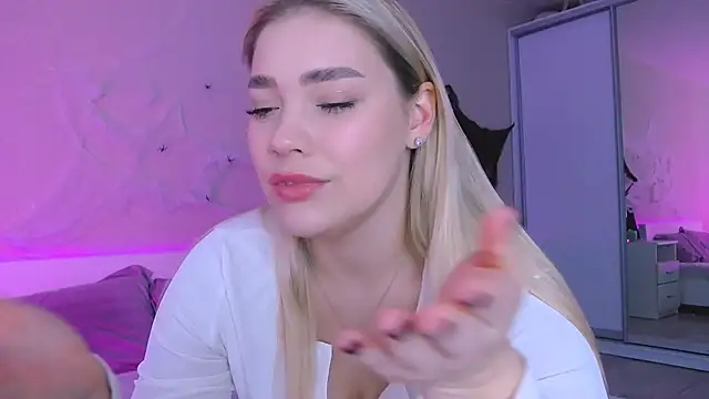 Snapshot of DIANAxxxDIAMOND chatting on November 1, 9:57 am DIANAxxxDIAMOND online show from November 1, 9:57 am