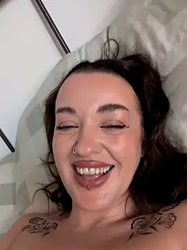 Petite Juicy Olive online show from June 24, 8:57 am