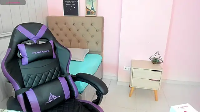 Tania Duque online show from October 1, 2:44 pm