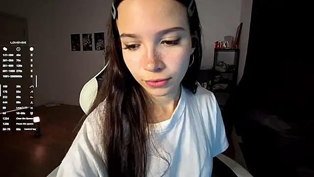 Snapshot of MayAgard chatting on October 31, 7:40 pm MayAgard online show from October 31, 7:40 pm