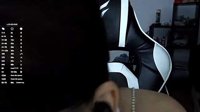 Snapshot of MayAgard chatting on October 27, 8:03 pm MayAgard online show from October 27, 8:03 pm