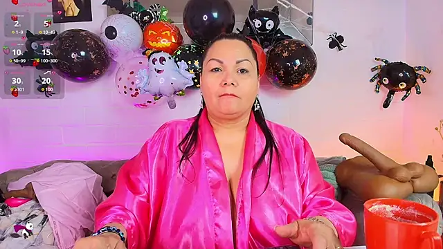 Snapshot of EllenaBoobs_ chatting on October 27, 8:43 am EllenaBoobs online show from October 27, 8:43 am