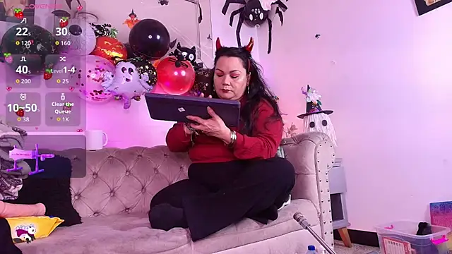 Snapshot of EllenaBoobs_ chatting on October 21, 5:44 am EllenaBoobs online show from October 21, 5:44 am