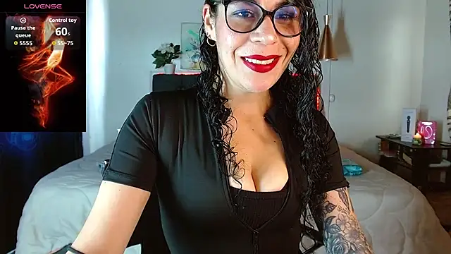 Snapshot of mia_velvet1 chatting on October 25, 1:52 pm mia velvet1 online show from October 25, 1:52 pm