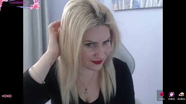 Snapshot of BellaStar84 chatting on October 2, 1:27 pm BellaStar84 online show from October 2, 1:27 pm