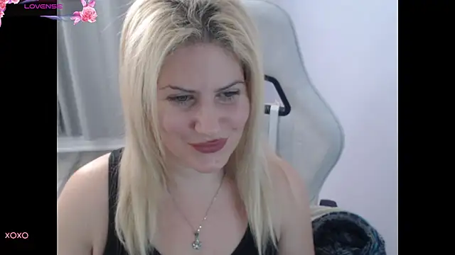 Snapshot of BellaStar84 chatting on October 8, 12:42 pm BellaStar84 online show from October 8, 12:42 pm