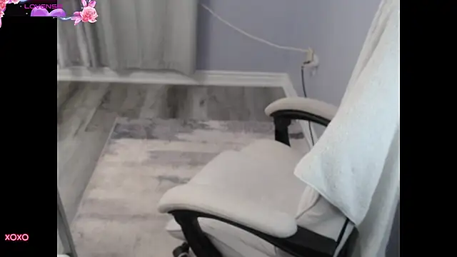 Snapshot of BellaStar84 chatting on October 21, 2:43 pm BellaStar84 online show from October 21, 2:43 pm