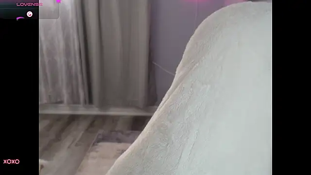 Snapshot of BellaStar84 chatting on September 9, 2:39 pm BellaStar84 online show from September 9, 2:39 pm