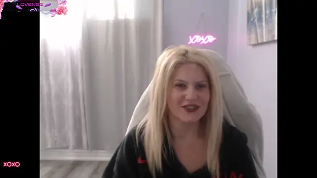 Snapshot of BellaStar84 chatting on September 15, 12:35 pm BellaStar84 online show from September 15, 12:35 pm