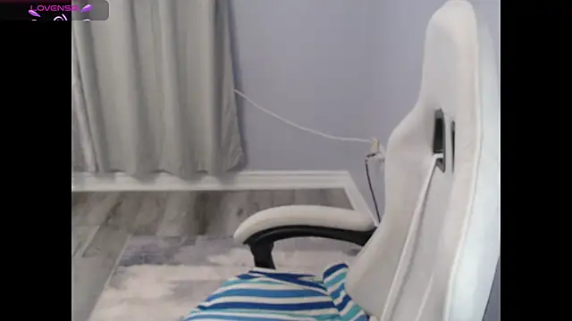 Snapshot of BellaStar84 chatting on October 28, 12:44 pm BellaStar84 online show from October 28, 12:44 pm