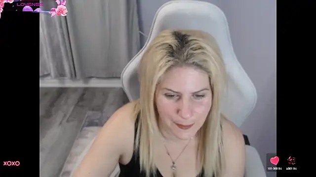 Snapshot of BellaStar84 chatting on October 15, 11:13 am BellaStar84 online show from October 15, 11:13 am