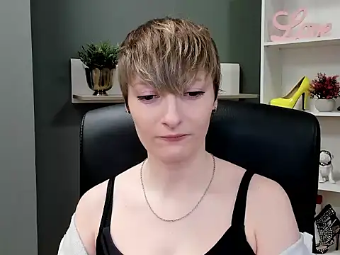 hottieBlair online show from October 22, 6:18 am