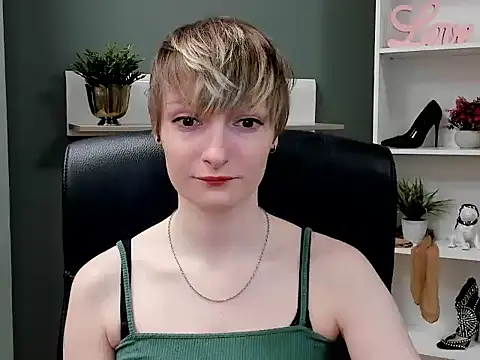 hottieBlair online show from September 17, 6:22 am