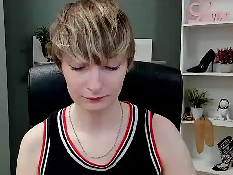 hottieBlair online show from September 23, 6:22 am